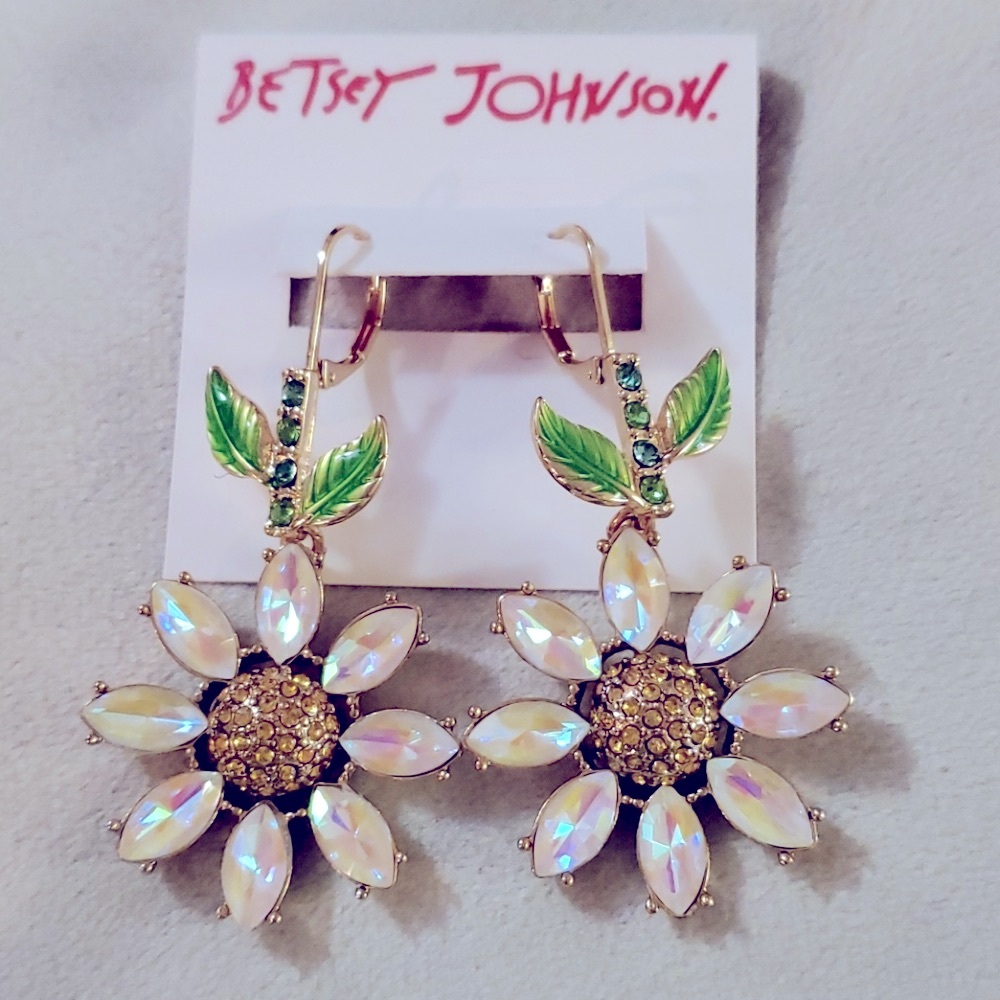 NWT Betsey Johnson Daisy Earrings